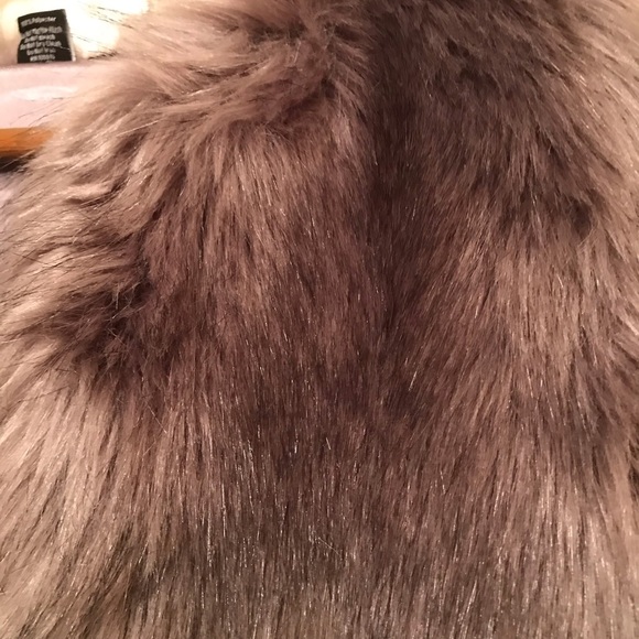 2chic one size faux fur vest - Picture 2 of 5